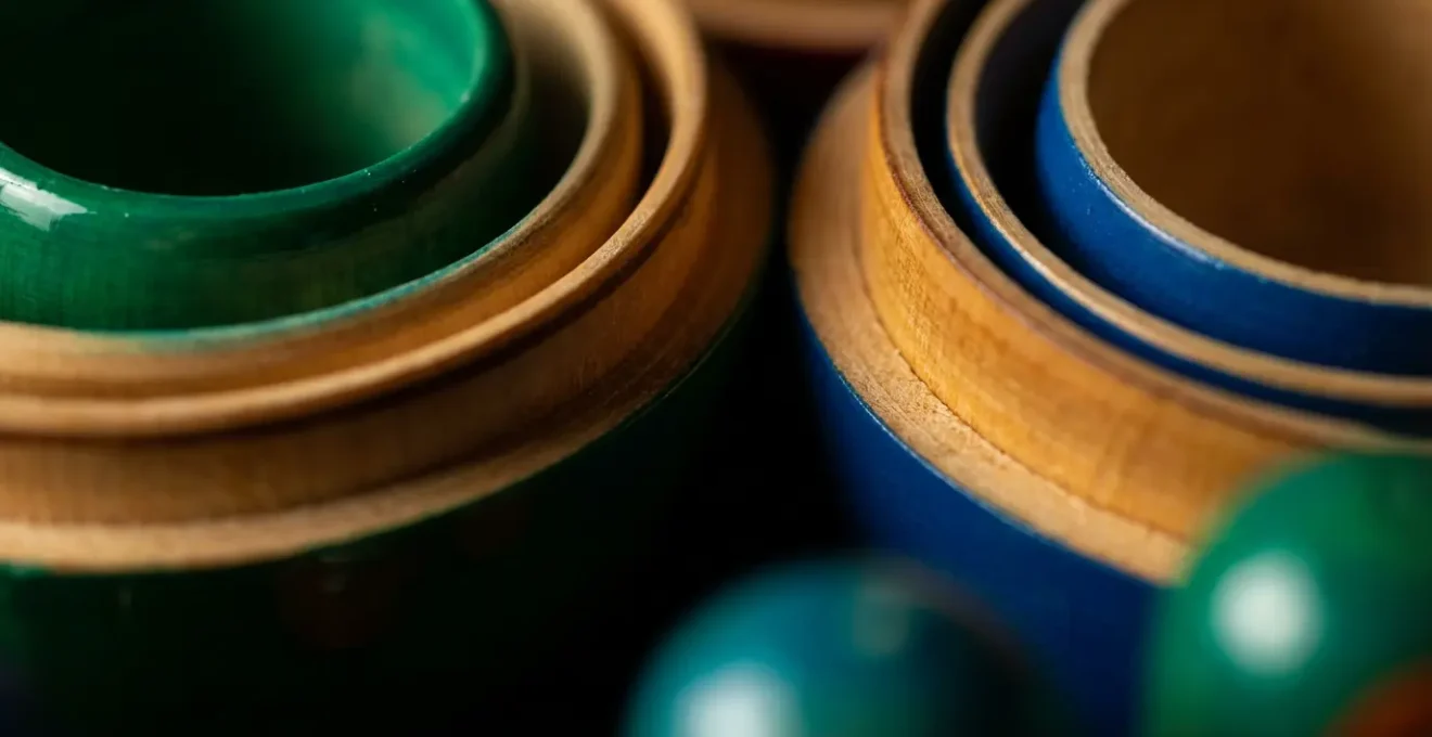 Rappresentazione delle vibrazioni energetiche sovrapposte dei nomi e diminutivi come matrioske incastrate